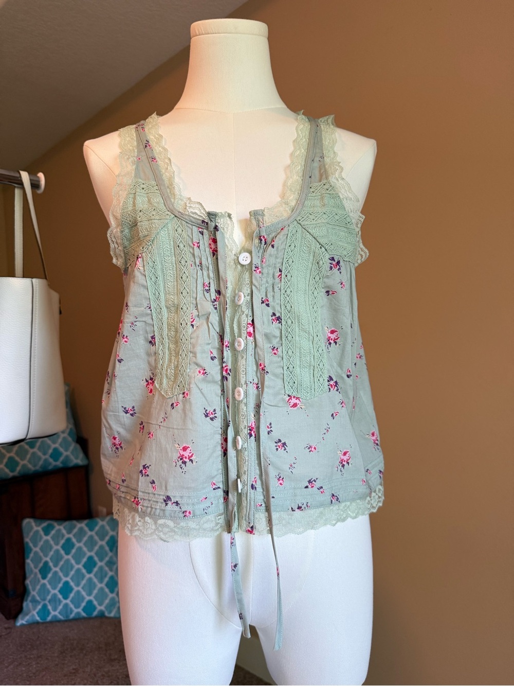 Sleeveless Floral Lace-Trim Tank Top - Sage
